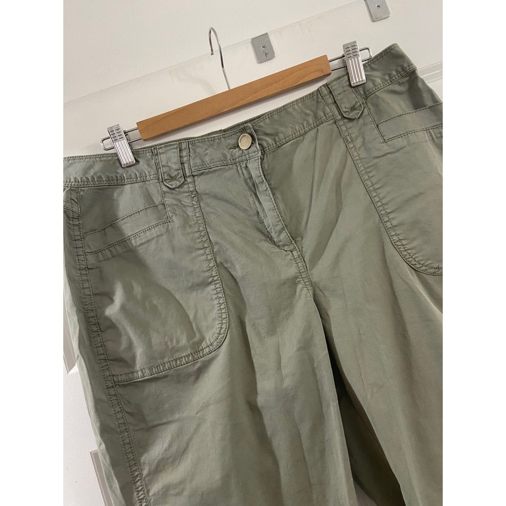 Chicos Zenergy Womens Green Olive Utility Cargo Knee Length Shorts Size 2 L 12